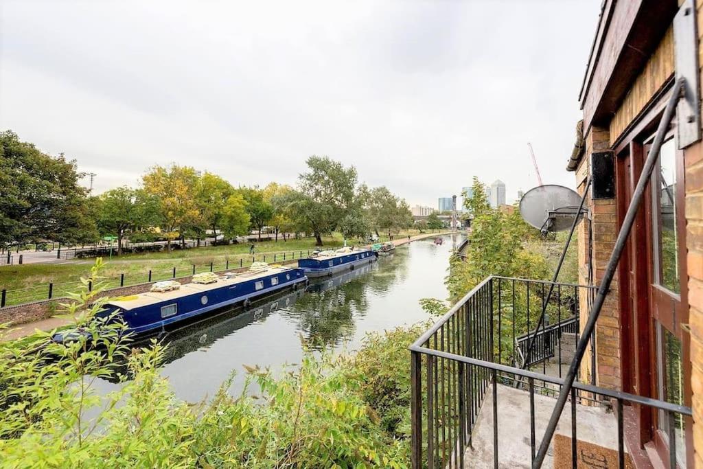 Amazing Location - City Of London- 2 Bedroom Stunning Canal View House With Private Garden,Parking & Balcony Kültér fotó