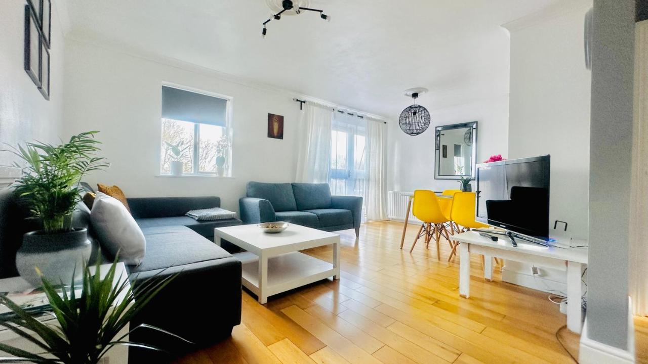 Amazing Location - City Of London- 2 Bedroom Stunning Canal View House With Private Garden,Parking & Balcony Kültér fotó