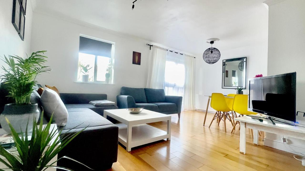 Amazing Location - City Of London- 2 Bedroom Stunning Canal View House With Private Garden,Parking & Balcony Kültér fotó