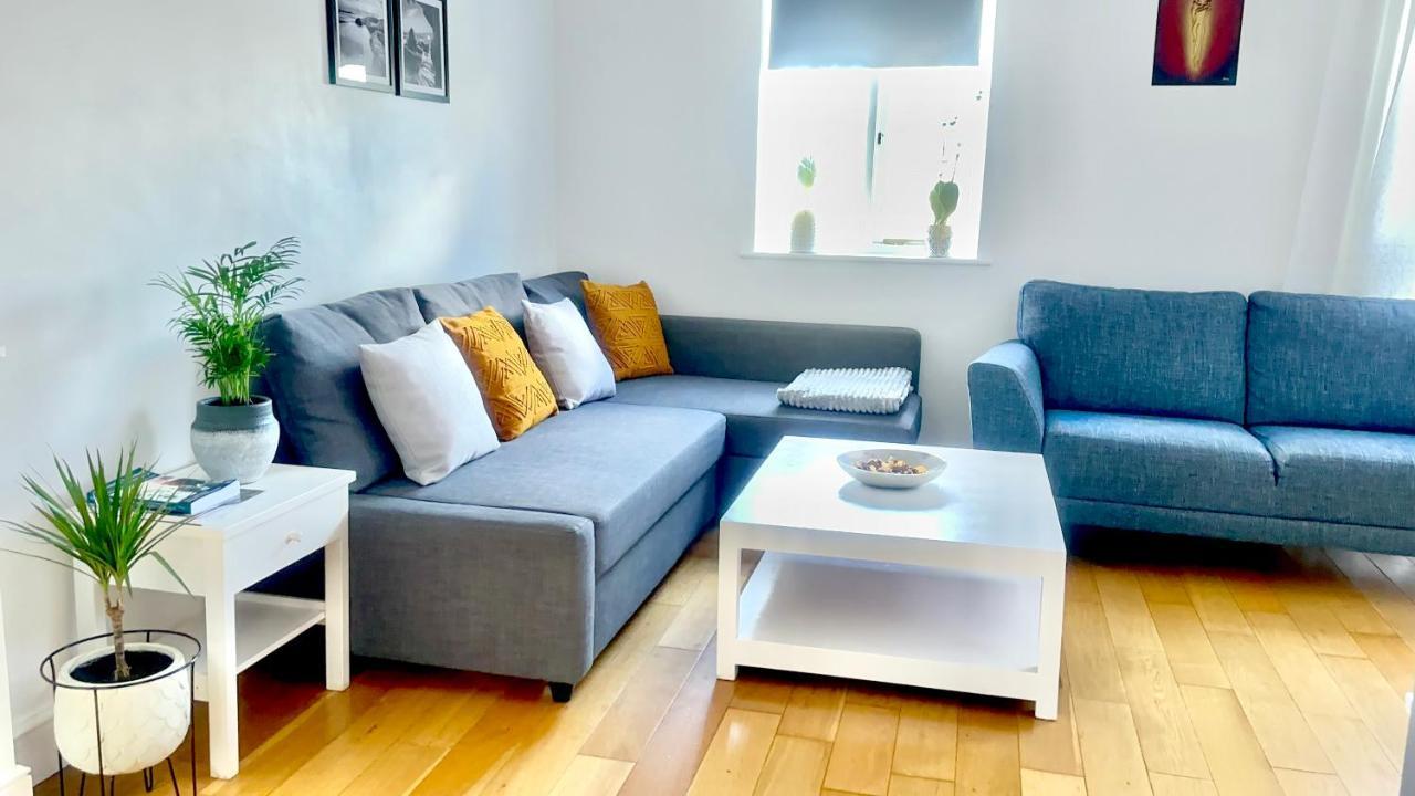 Amazing Location - City Of London- 2 Bedroom Stunning Canal View House With Private Garden,Parking & Balcony Kültér fotó