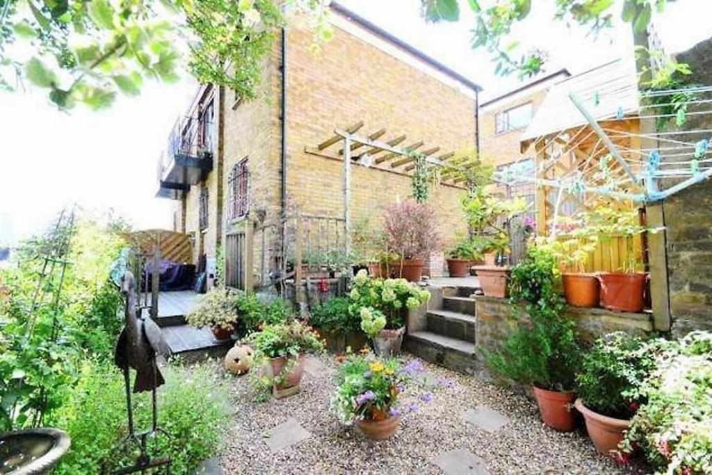 Amazing Location - City Of London- 2 Bedroom Stunning Canal View House With Private Garden,Parking & Balcony Kültér fotó