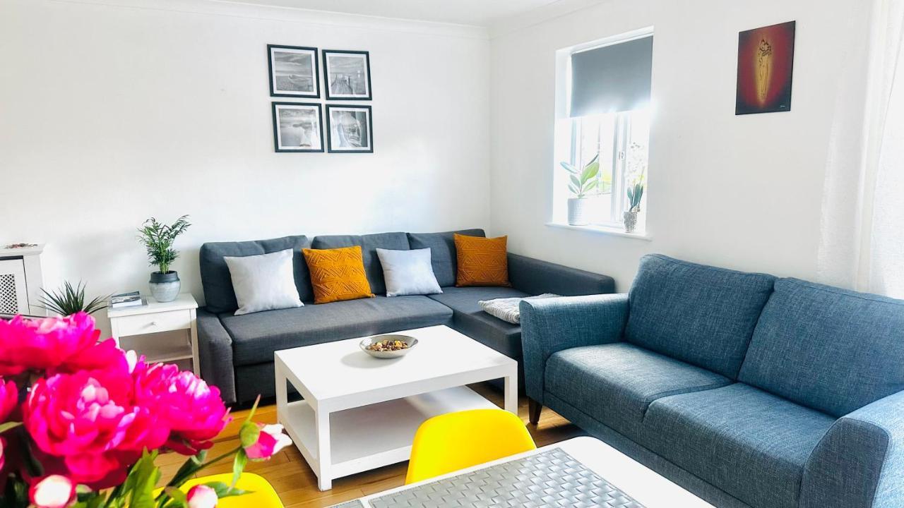 Amazing Location - City Of London- 2 Bedroom Stunning Canal View House With Private Garden,Parking & Balcony Kültér fotó