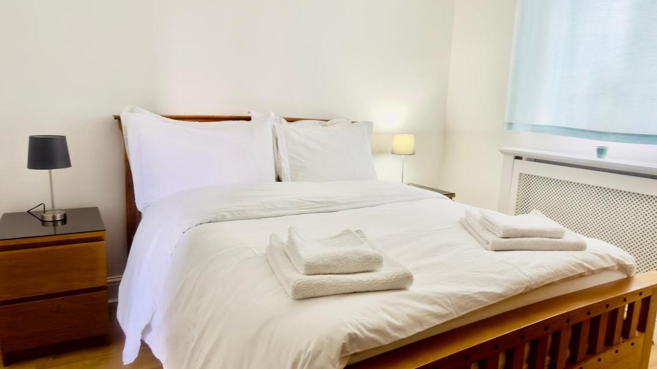 Amazing Location - City Of London- 2 Bedroom Stunning Canal View House With Private Garden,Parking & Balcony Kültér fotó