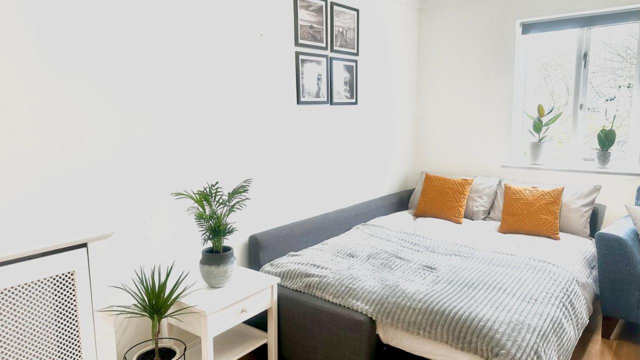 Amazing Location - City Of London- 2 Bedroom Stunning Canal View House With Private Garden,Parking & Balcony Kültér fotó
