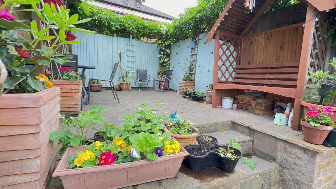 Amazing Location - City Of London- 2 Bedroom Stunning Canal View House With Private Garden,Parking & Balcony Kültér fotó