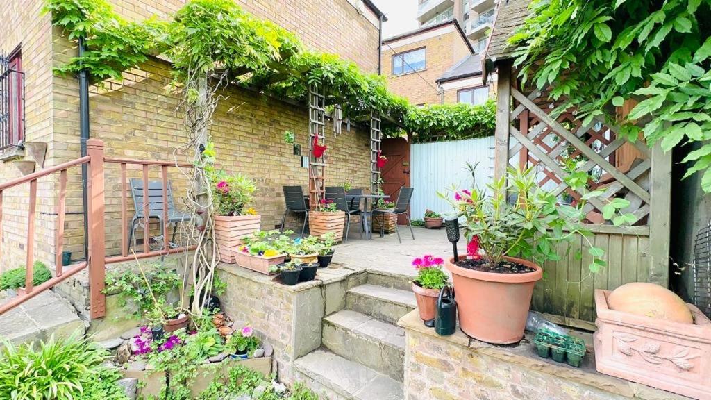 Amazing Location - City Of London- 2 Bedroom Stunning Canal View House With Private Garden,Parking & Balcony Kültér fotó