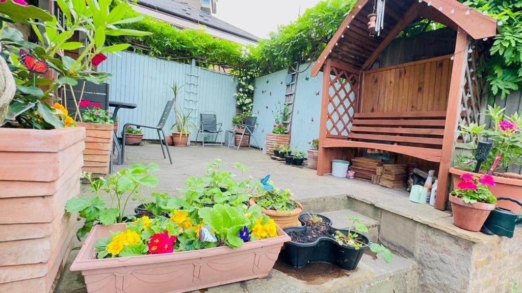 Amazing Location - City Of London- 2 Bedroom Stunning Canal View House With Private Garden,Parking & Balcony Kültér fotó