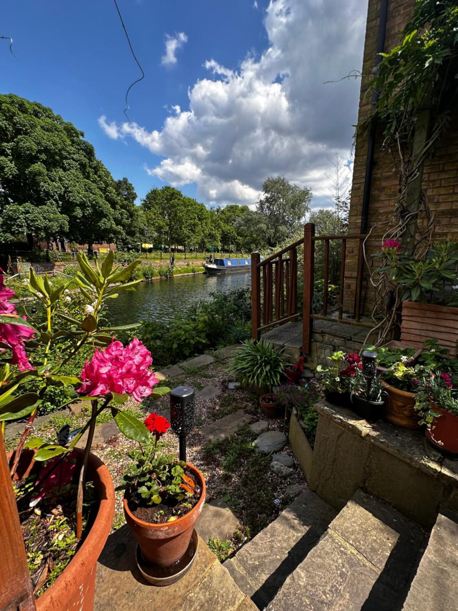 Amazing Location - City Of London- 2 Bedroom Stunning Canal View House With Private Garden,Parking & Balcony Kültér fotó