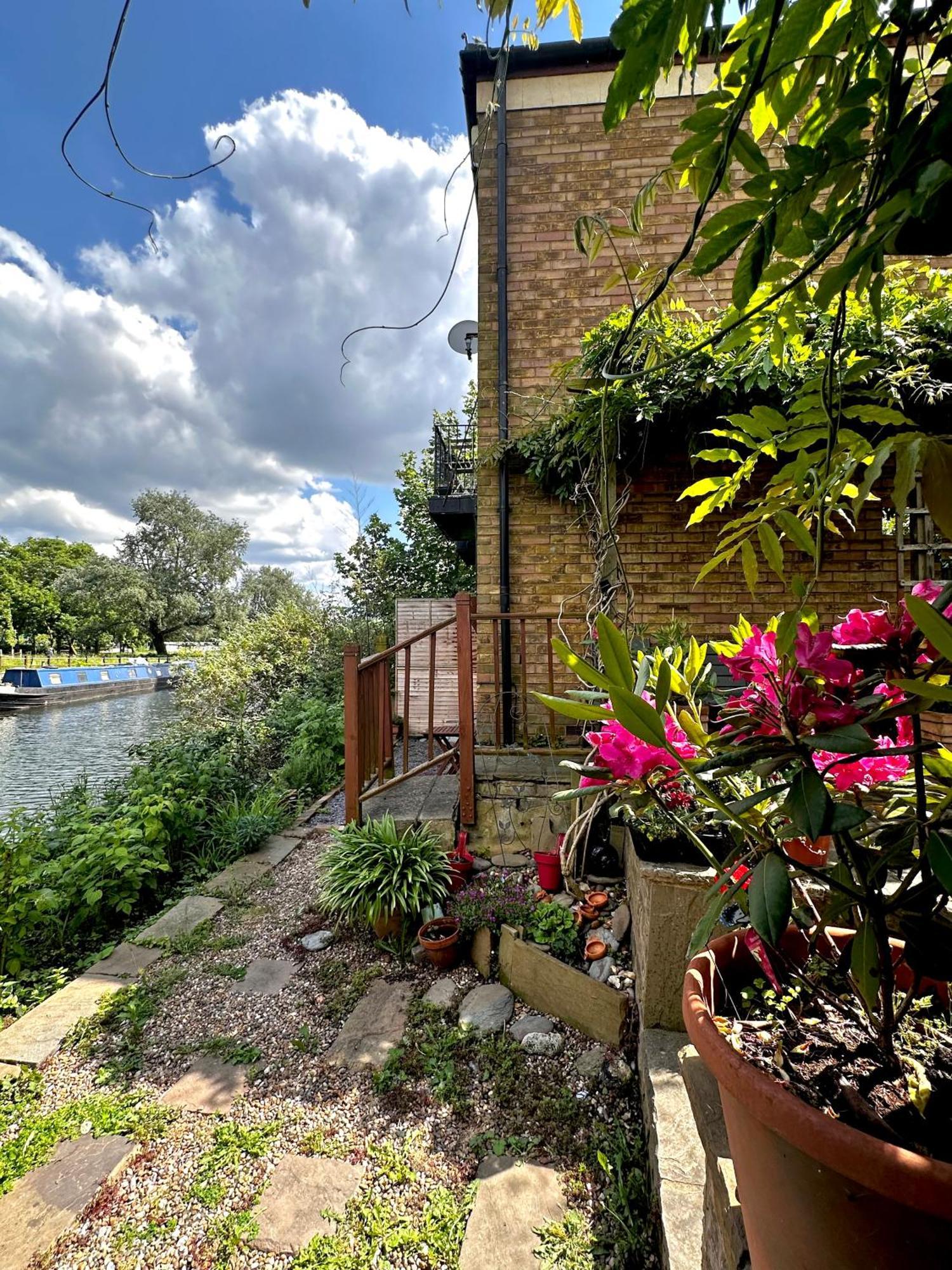 Amazing Location - City Of London- 2 Bedroom Stunning Canal View House With Private Garden,Parking & Balcony Kültér fotó