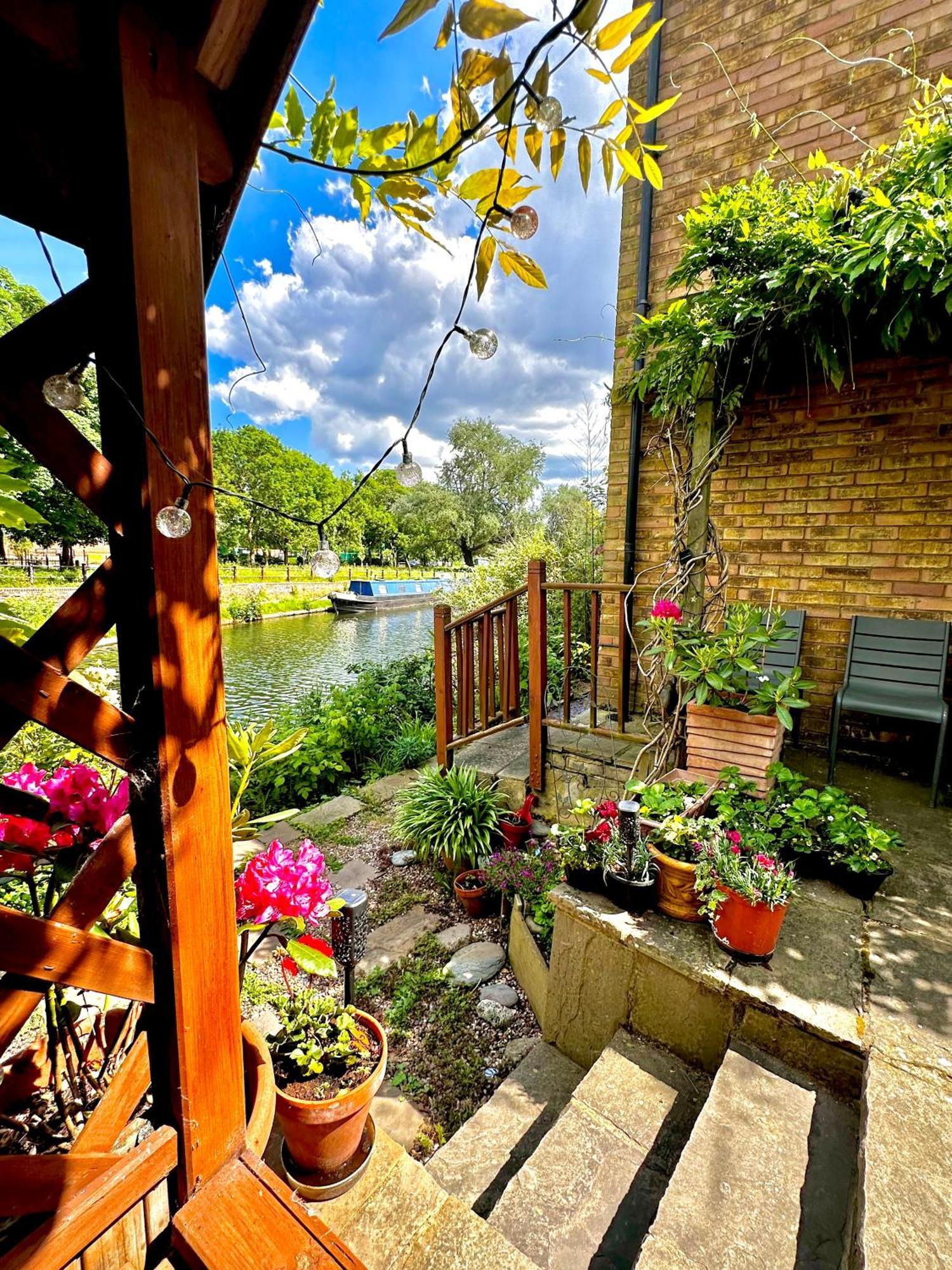 Amazing Location - City Of London- 2 Bedroom Stunning Canal View House With Private Garden,Parking & Balcony Kültér fotó